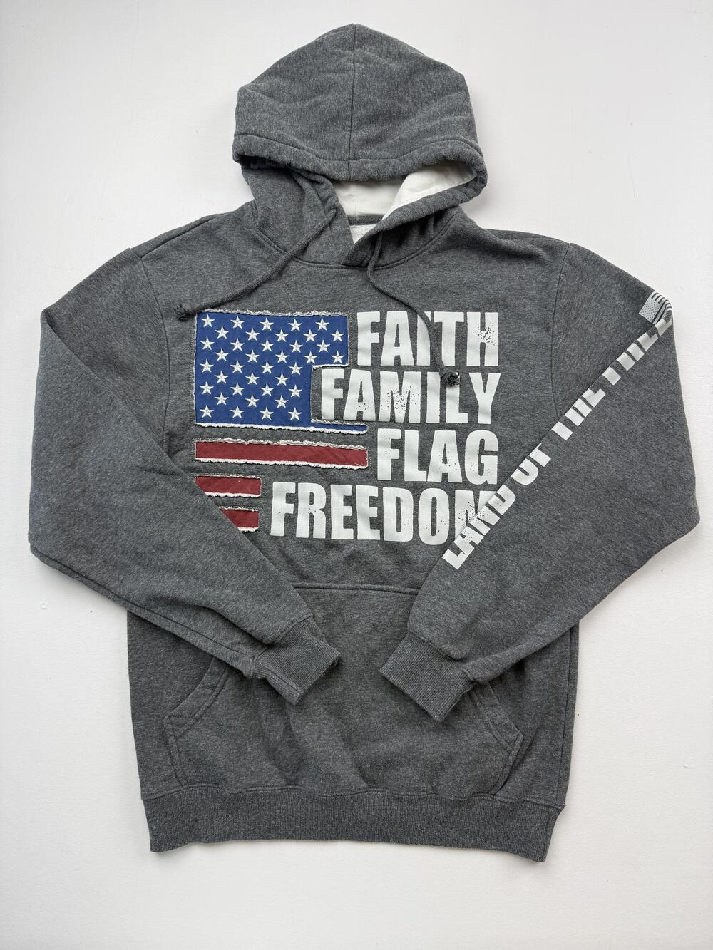 Buck Wear Hoodie Sweatshirt Mens Medium Gray Fleece Faith Family Flag Freedom